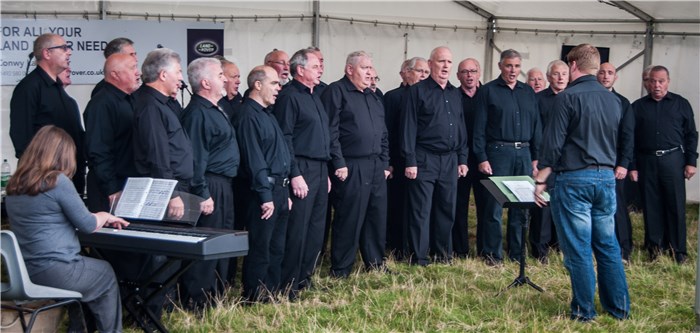 Cor Meibion Y Penrhyn Male Voice Choir sings at Aber Dabba Doo