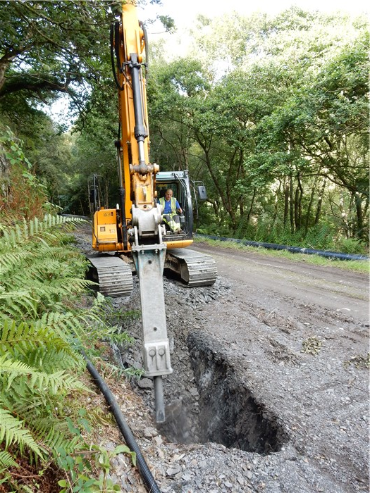 Kevin Willams team encounter rock in the lower section of the pipeline through the forest 6 Sept 2015