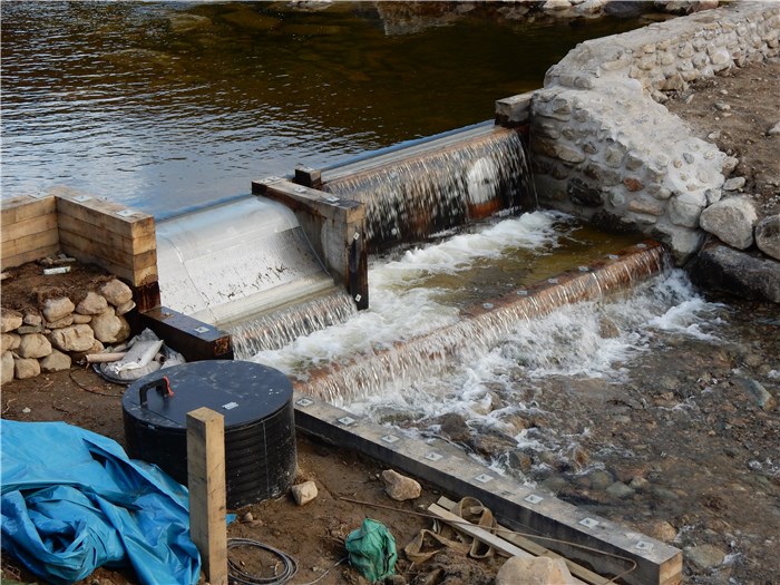 The water is clear below the weir 4 hours after the weir is flooded 15 Sept 2015 The water is clear below the weir 4 hours after the weir is flooded 15 Sept 2015