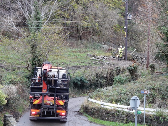 Scottish Power contractors complete the line upgrade from the village to the connection pole 25 November 2015 Scottish Power contractors complete the line upgrade from the village to the connection pole 25 November 2015