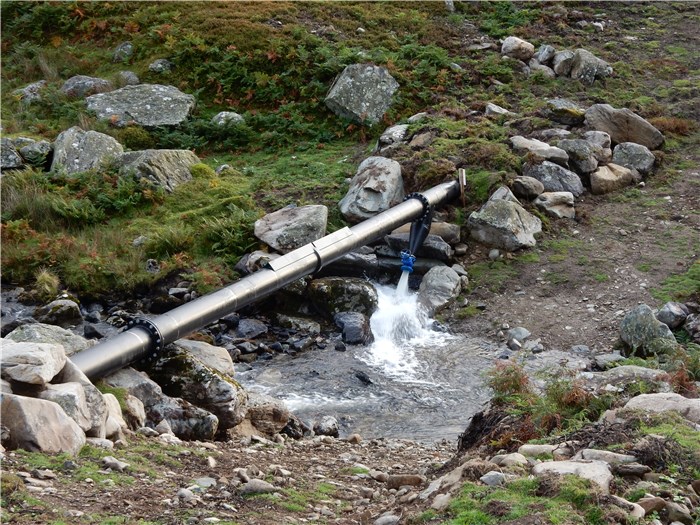 The upper section of the pipeline to the pipe bridge is flushed with water 23 Sept 2015