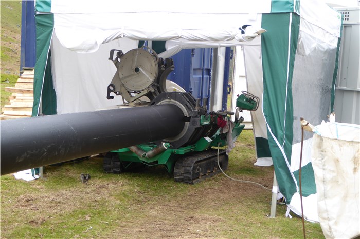 Pipe welding machine in action 1 June 2015 Pipe welding machine in action 1 June 2015