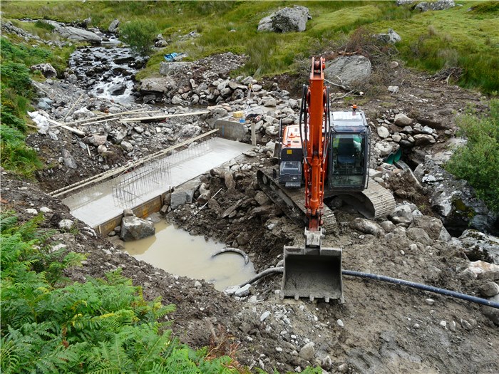 The foundation is cast and with the reinforcement for the weir wall prepared 4 Aug 2015