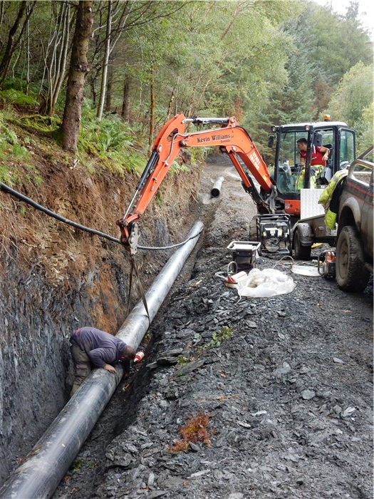 Pipe is aligned for the final connection 21 Sept 2015