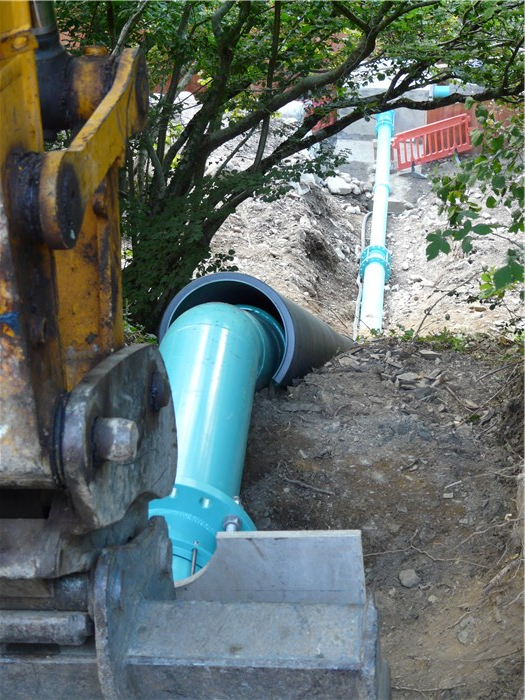 The exposed section of the steel pipe is insulated inside a black plastic cover 28 Aug 2015