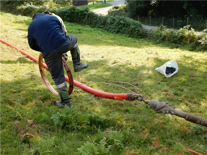 The red plastic duct for the cable and earthing wires are attached to the reversing head 9 Sept 2015