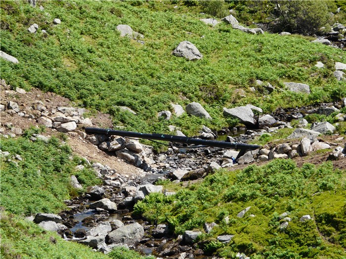 Pipe bridge in place and slopes reinstated 3 July 2015